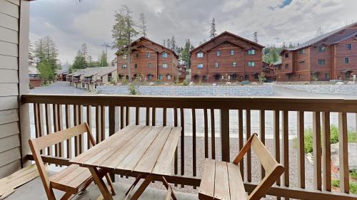 Mammoth Lakes Apartment | Spacious One Bedroom Condo in Mammoth! Free Assigned Parking - Snowbird 107