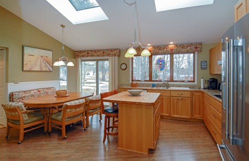 Ogunquit - Wells House | SPACIOUS One level A Peaceful Escape and only a short walk to Cresent beach!