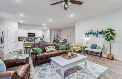 Lafayette House | Spacious/open 4 bedroom 3 bath with office