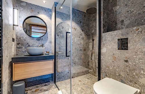 Meribel Centre Apartment | Spacious penthouse with 5* concierge, 5 bedrooms