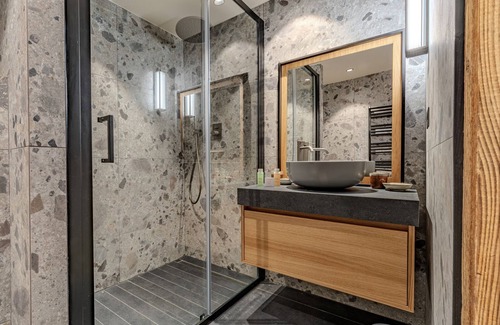 Meribel Centre Apartment | Spacious penthouse with 5* concierge, 5 bedrooms