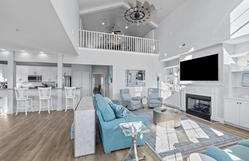 Atlantic Beach Condo | Spacious Penthouse Ocean & Sound Views