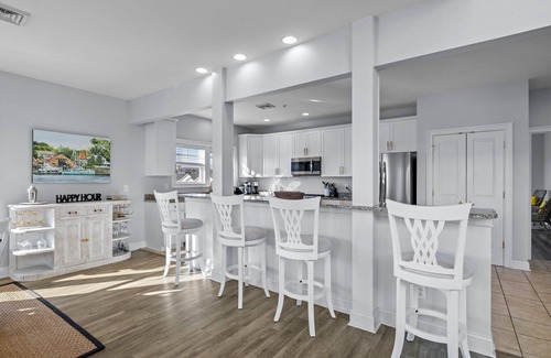 Atlantic Beach Condo | Spacious Penthouse Ocean & Sound Views
