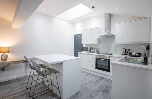 North Shore Apartment | Spacious Penthouse Apartment, Ideal for families, Sleeps 6