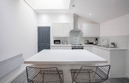 North Shore Apartment | Spacious Penthouse Apartment, Ideal for families, Sleeps 6