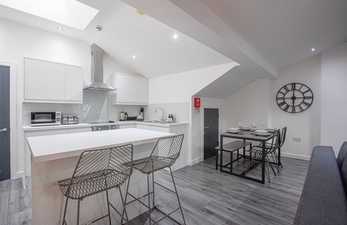 North Shore Apartment | Spacious Penthouse Apartment, Ideal for families, Sleeps 6