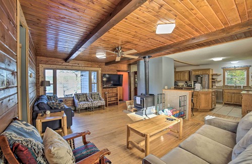 Wetmore Cottage | Spacious Powell Lake Cabin: Lake & Trail Access!