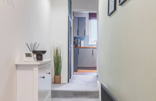 Dartford Apartment | Spacious Private Apartment in Central Dartford with Free Parking. TFL Zone 6n