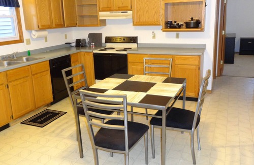 Milwaukee House | Spacious private home / upper unit