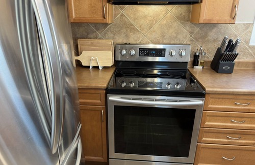 West Edmonton House | Spacious & Private Retreat near West Edmonton Mall