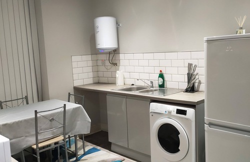 Anfield House | Spacious Private Room w/Ensuite Near Anfield Stadium