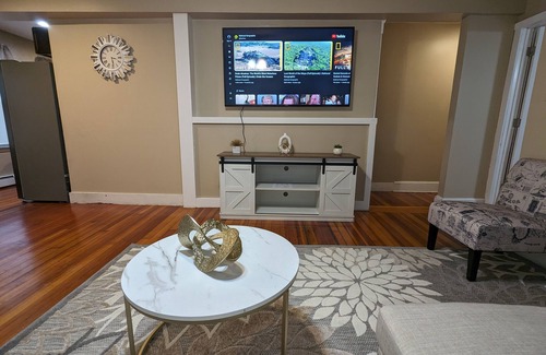 Providence House | Spacious Providence Place rental near the mall. Close to downtown Providence.