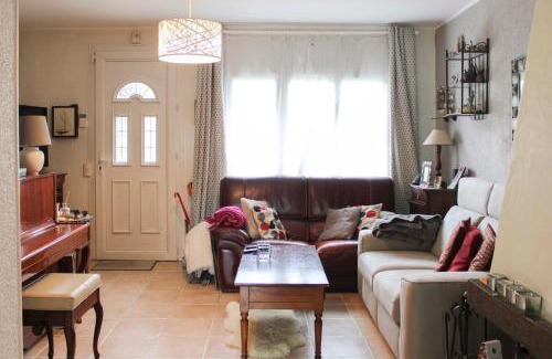 Saint-Denis House | Spacious quiet house with pretty garden