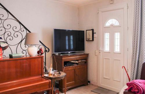 Saint-Denis House | Spacious quiet house with pretty garden