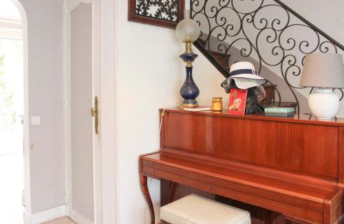 Saint-Denis House | Spacious quiet house with pretty garden