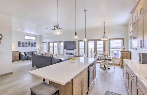 Pipe House | Spacious Recently Built Home < 1 Mi to Lake!