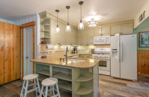 Kings Beach House | Spacious Relaxing Family Friendly Home 2 King Beds