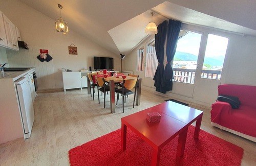 La Salle-les-Alpes Apartment | Spacious renovated apartment · Ski shuttle · Linen, cleaning and WiFi included