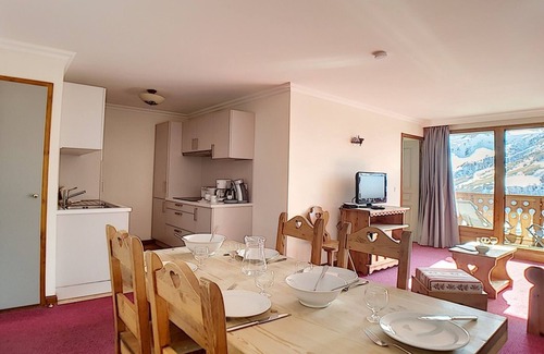Les Menuires Apartment | Spacious & Renovated Apartment · Near Slopes · Sauna & Hammam · WIFI · Balcony · 6 Guests