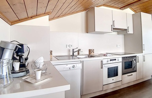 Les Menuires Apartment | Spacious & Renovated Apartment · Near Slopes · Balcony · Sauna · Hammam · Free WIFI