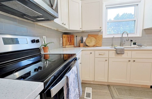 Knoxville House | Spacious Retreat Close to Campus