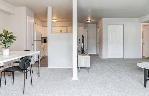 Wilmington Apartment | Spacious Retreat I Balcony I Parking I Chateau