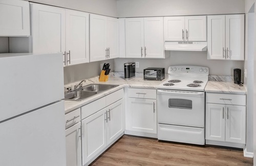 Wilmington Apartment | Spacious Retreat I Balcony I Parking I Chateau