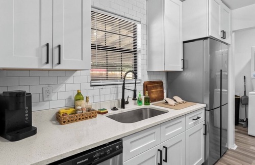 Charlotte House | Spacious Retreat near Uptown w/Hottub