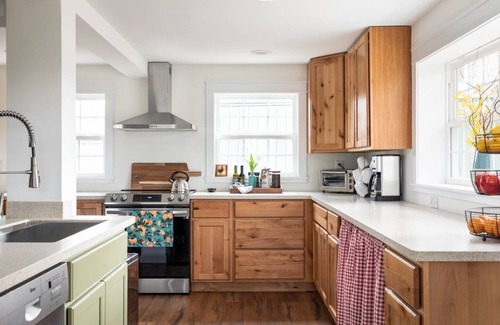 Cedar House | Spacious Retreat w/Hot Tub, 7mi to TC/M22, views!