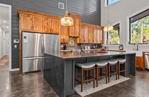 Pickens Cabin | Spacious Retreat with Bunkhouse, Fire Pit, Hot Tub