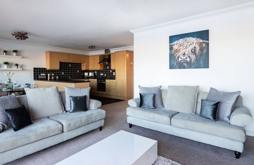 Inverness Apartment | Spacious Riverside 2BR Apartment - City Centre