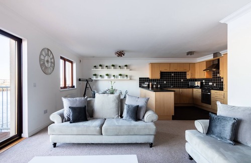 Inverness Apartment | Spacious Riverside 2BR Apartment - City Centre