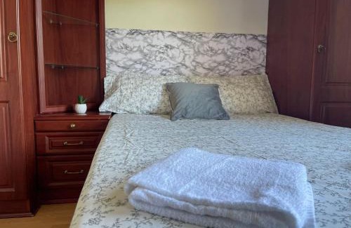 North Finchley House | Spacious Room In North London