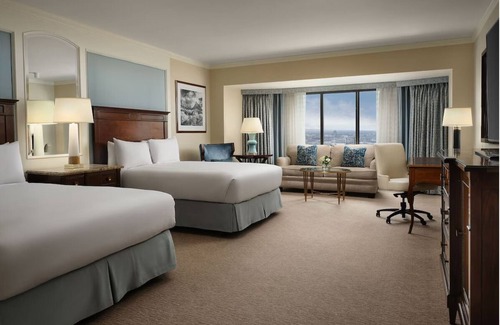 Downtown Salt Lake City Hotel | Spacious Room Near Downtown w/Gourmet Brunch & Pool Access