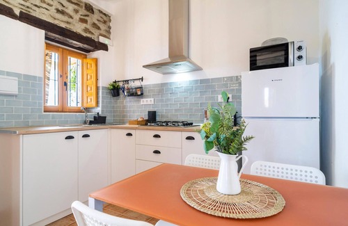 Adra House | Spacious, rustic cottage with sea view.