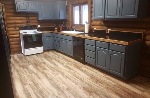 Greer Cabin | Spacious Rustic Log Cabin