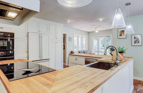 Sea Pines House | Spacious Sea Pines home with private swimming pool, spa, deck, & pool table