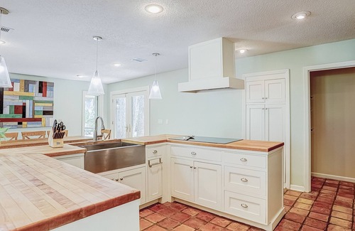 Sea Pines House | Spacious Sea Pines home with private swimming pool, spa, deck, & pool table