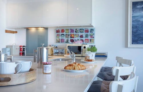 Newquay Apartment | Spacious Sea View Apartment | Sleeps 8 | Dog-Friendly | Pool Access