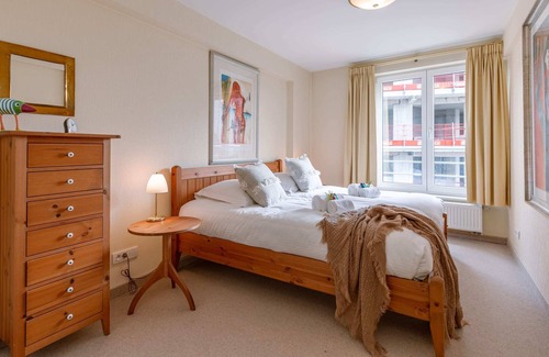 Heist Apartment | Spacious seaside apartment with lovely beach views