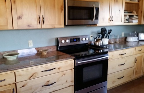 Buena Vista House | Spacious secluded home, Amazing Views, On River, Close To Town, hot tub
