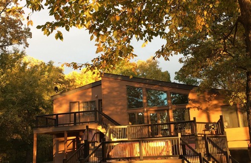 Lindstrom House | Spacious Secluded Lakehouse