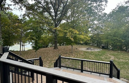 Lindstrom House | Spacious Secluded Lakehouse