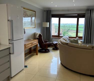 Cowbridge Apartment | Spacious Self Contained 1 Bedroom Flat Colwinston