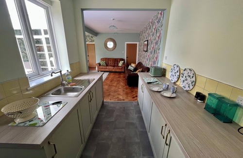Portsmouth House | Spacious semi-detached Southsea House