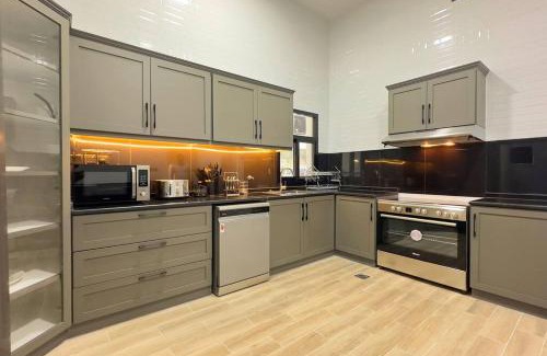 Al Danah Apartment | Spacious Serenity 5BR Luxury Living Elegant Al Danah Retreat Near Corniche