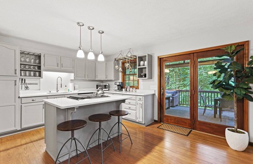 Banner Elk Ski Chalet | Spacious Ski Chalet: Winter Wonderland w/Hot Tub & Sauna Close to Beech & Sugar
