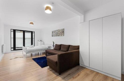 Tooting Apartment | Spacious Sleep 14 - 1 min from Tooting Station MR3