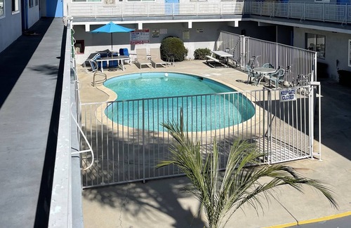 Gardena Apartment | Spacious Studio in the heart of Gardena.