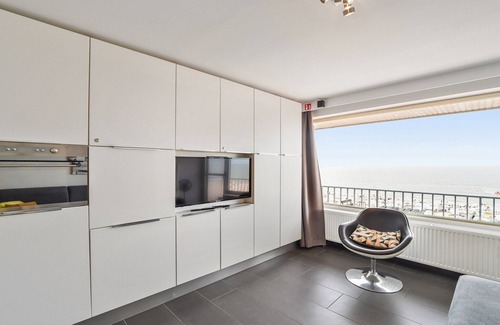 Blankenberge Apartment | Spacious studio with sea view